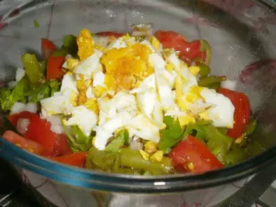 Salada de feijão verde, tomate e ovo - foto 2