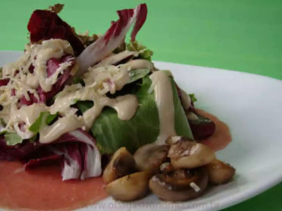 Salada de folhas, cogumelos e carpaccio com molho balsâmico - foto 2
