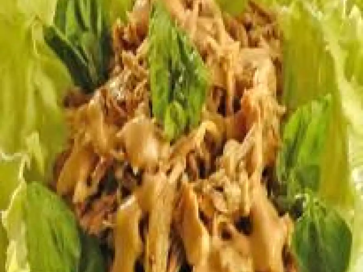 Salada de frango com amendoim