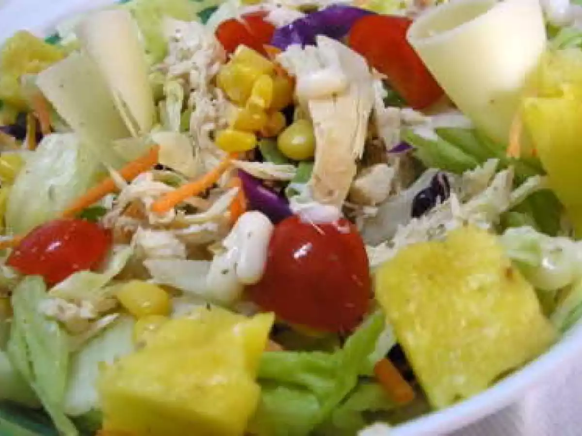 Salada de frango com ananás