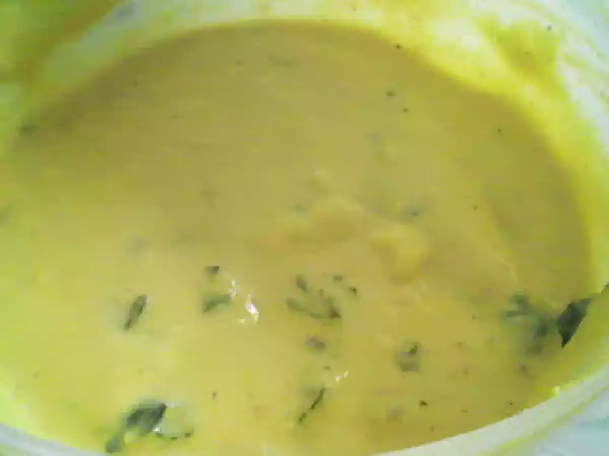Salada de Frango com Iogurte no Abacaxi - foto 2