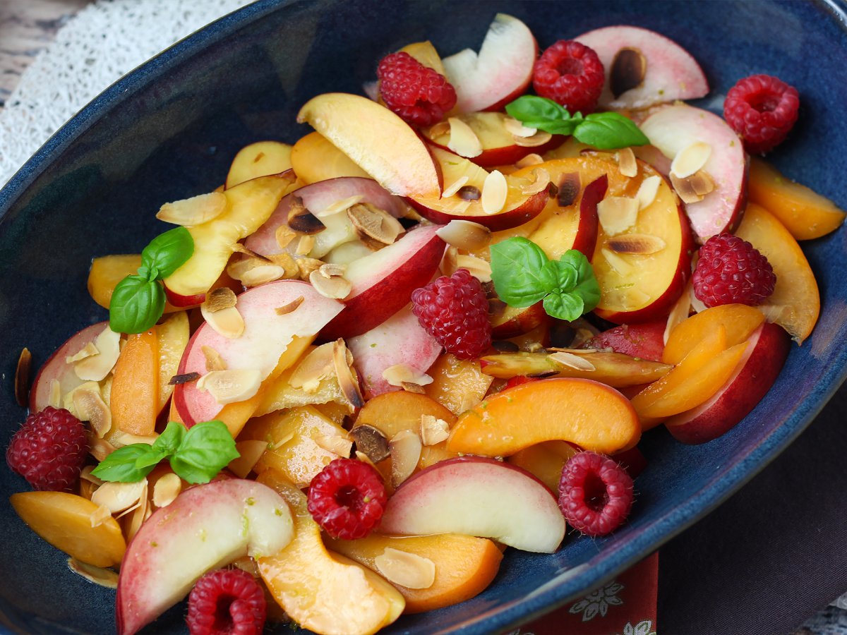 Salada de frutas com pêssego, damasco e framboesa leve e deliciosa - foto 2