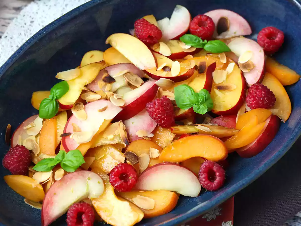 Salada de frutas com pêssego, damasco e framboesa leve e deliciosa - foto 2