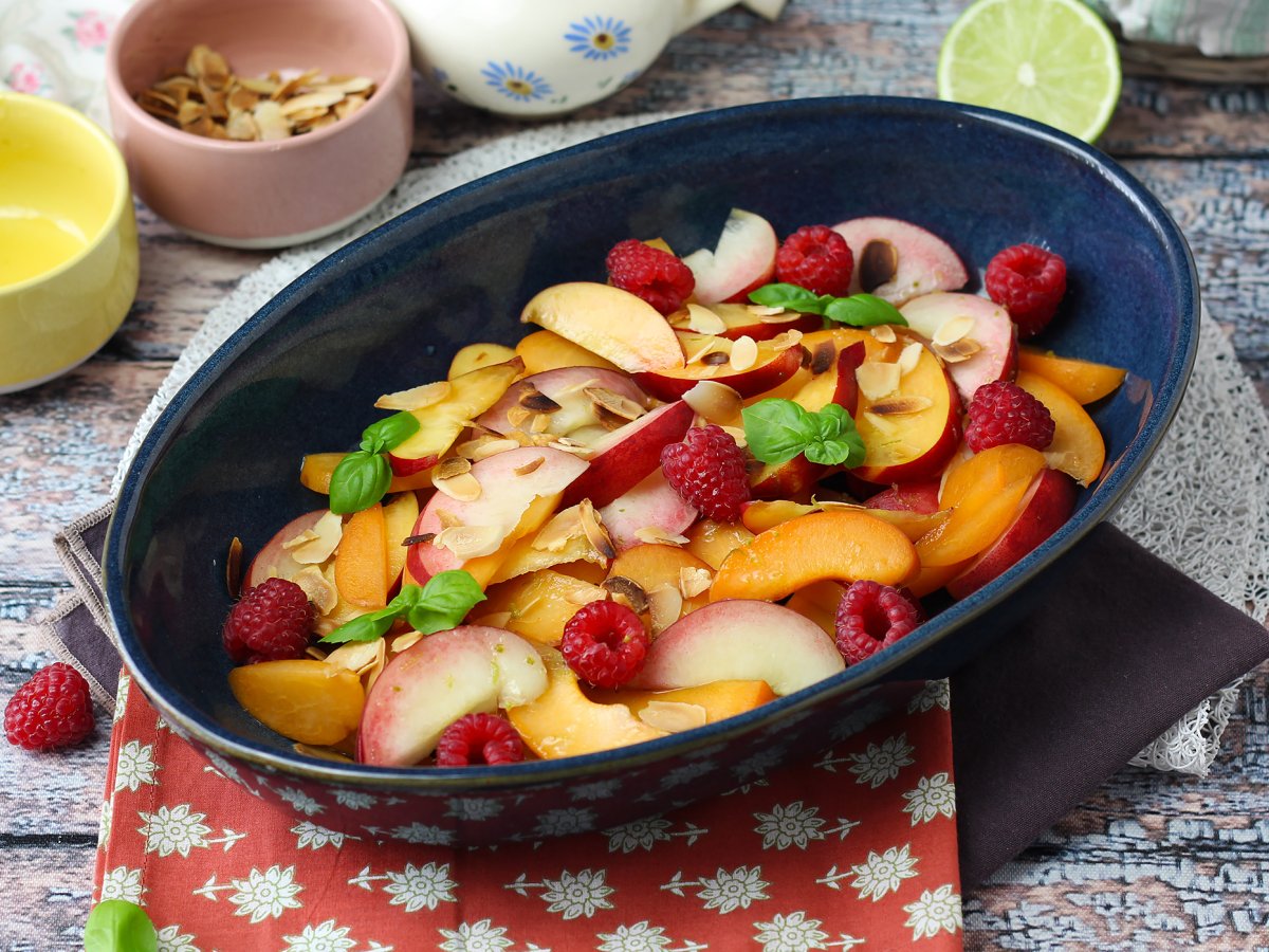 Salada de frutas com pêssego, damasco e framboesa leve e deliciosa - foto 4