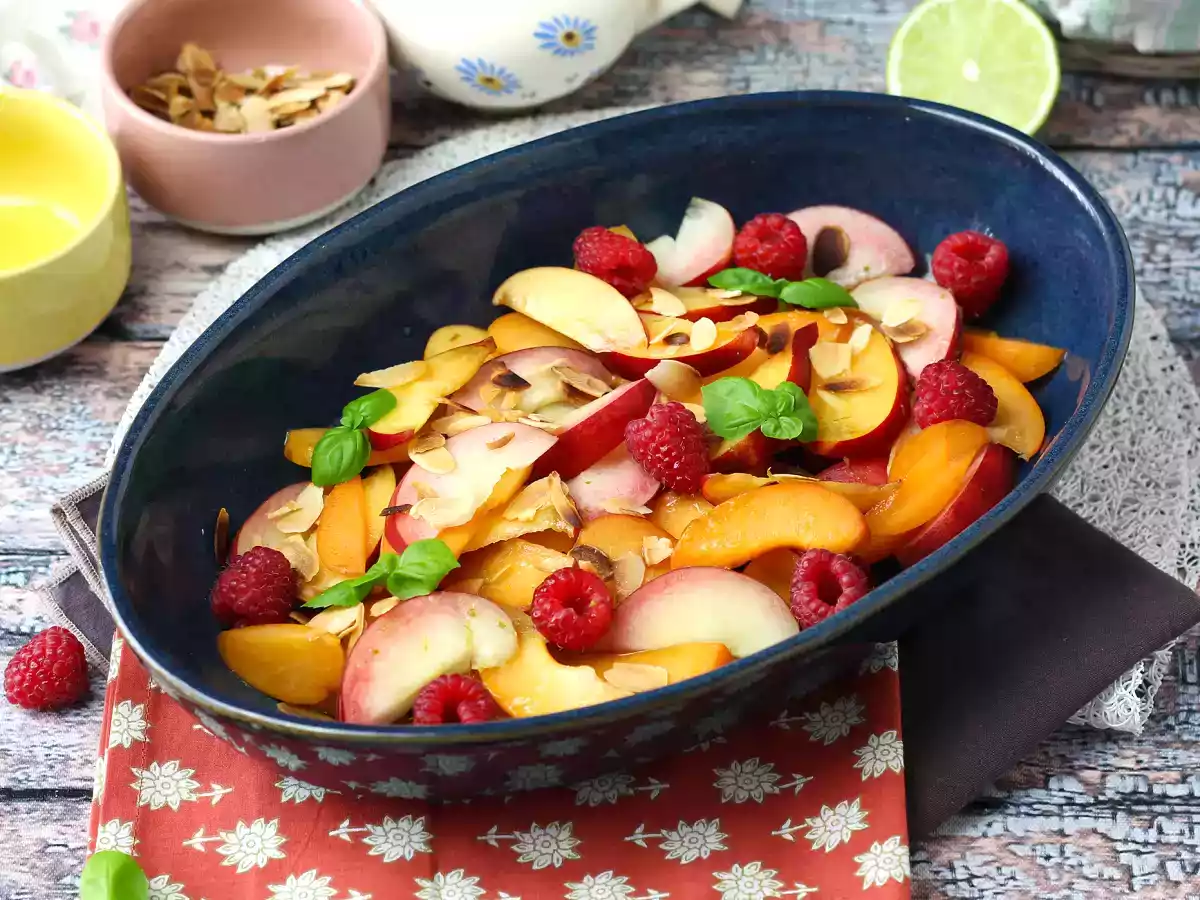Salada de frutas com pêssego, damasco e framboesa leve e deliciosa - foto 4