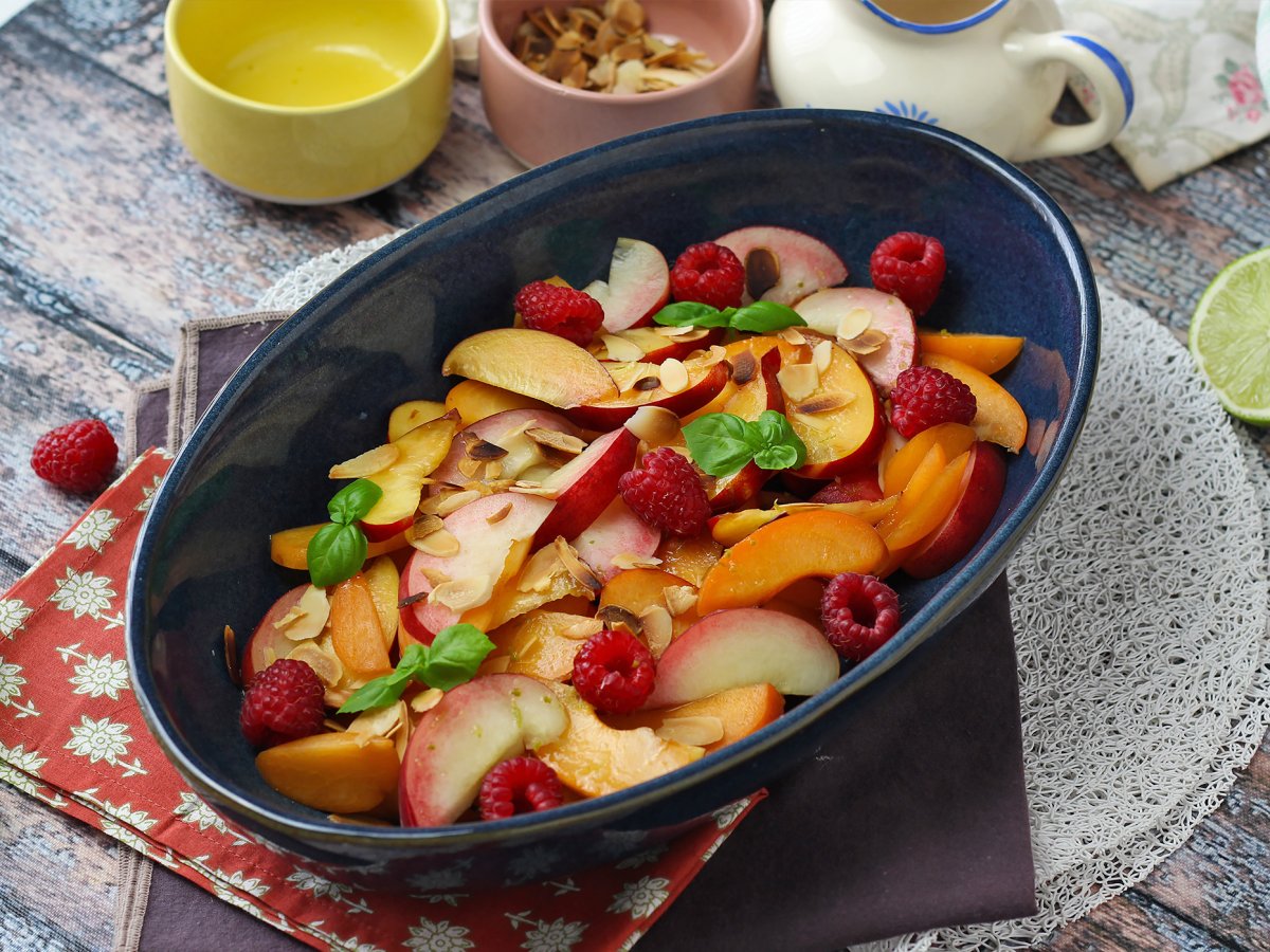 Salada de frutas com pêssego, damasco e framboesa leve e deliciosa - foto 5