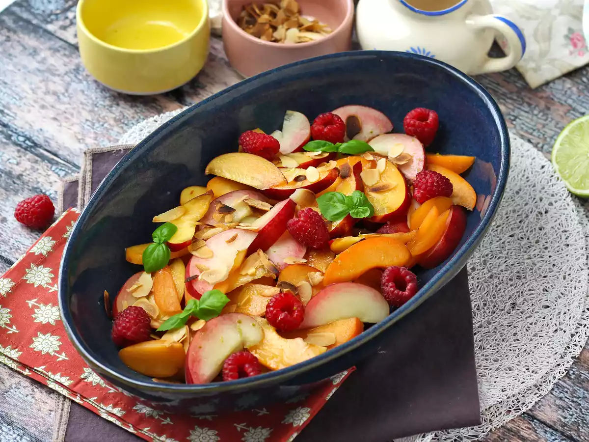 Salada de frutas com pêssego, damasco e framboesa leve e deliciosa - foto 5