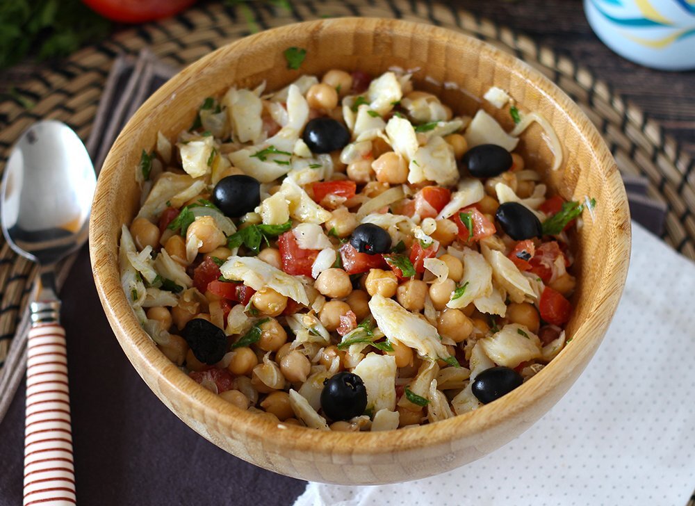Receita de salada de grão de bico com bacalhau