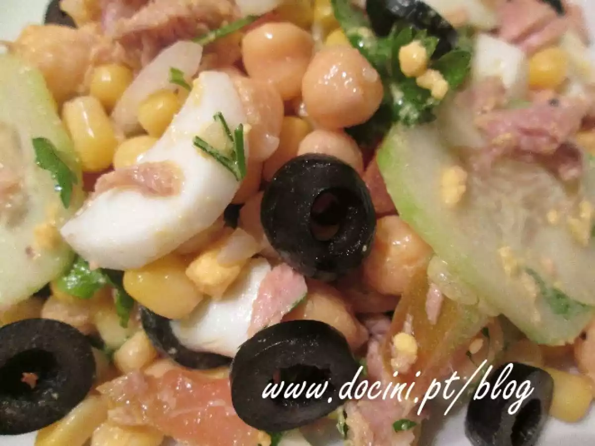 Salada de Grão e Atum com Molho Vinagrete