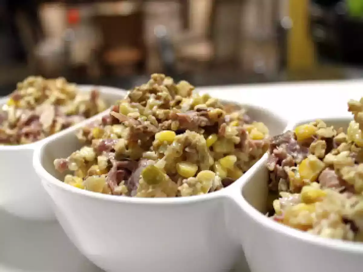 Salada de joelho de porco defumado