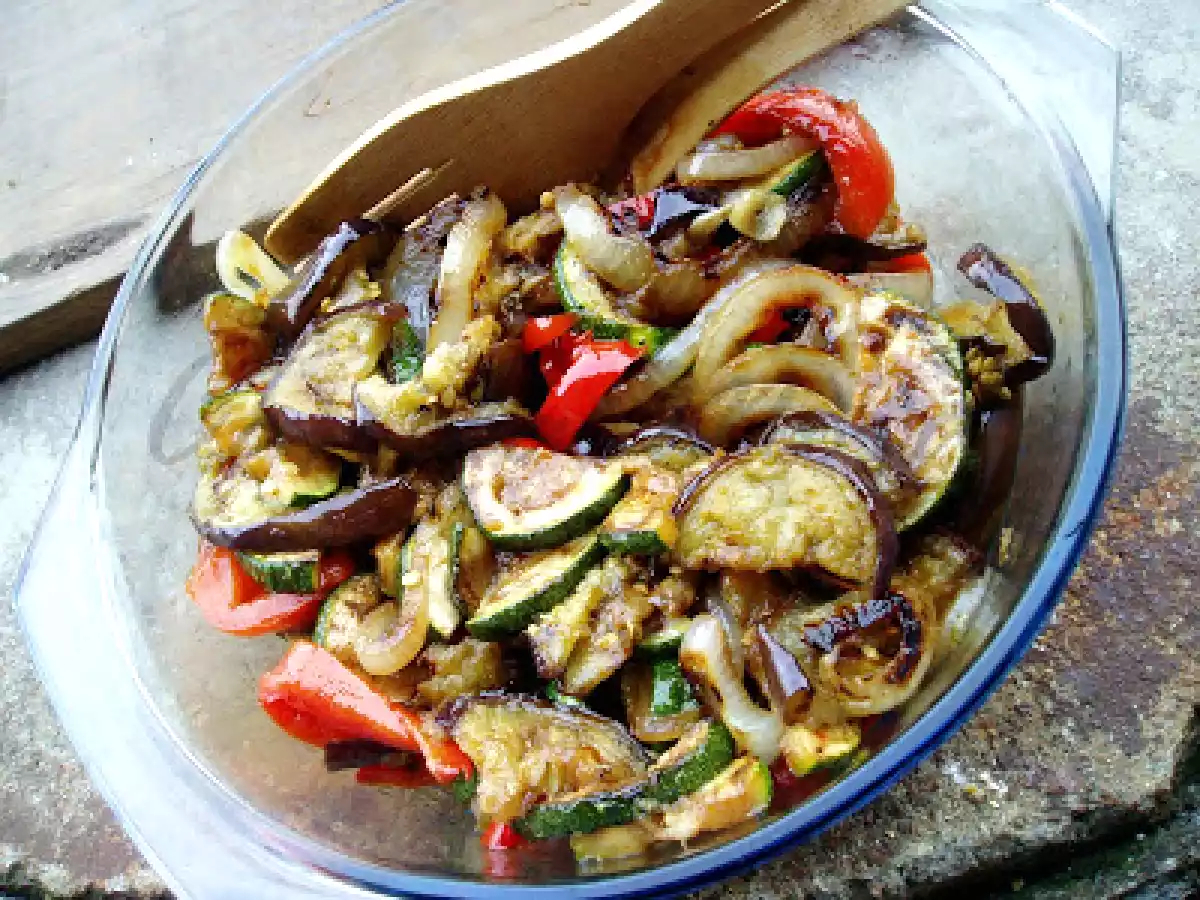 Salada de legumes grelhados