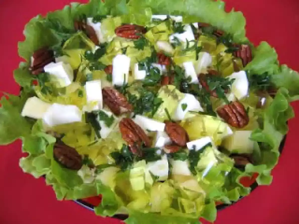 Salada de maçã e nozes pecan com gelatina