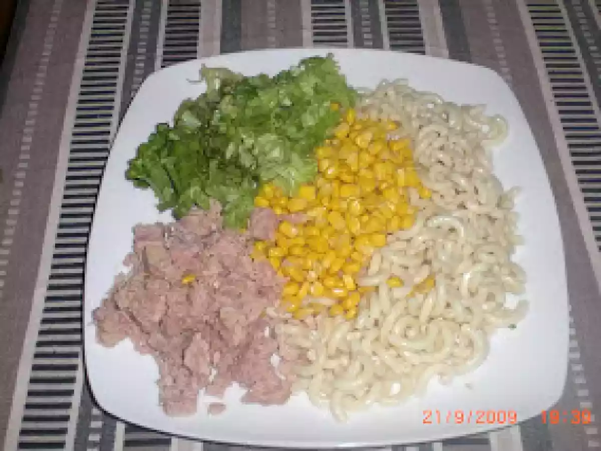 Salada de massa com atum