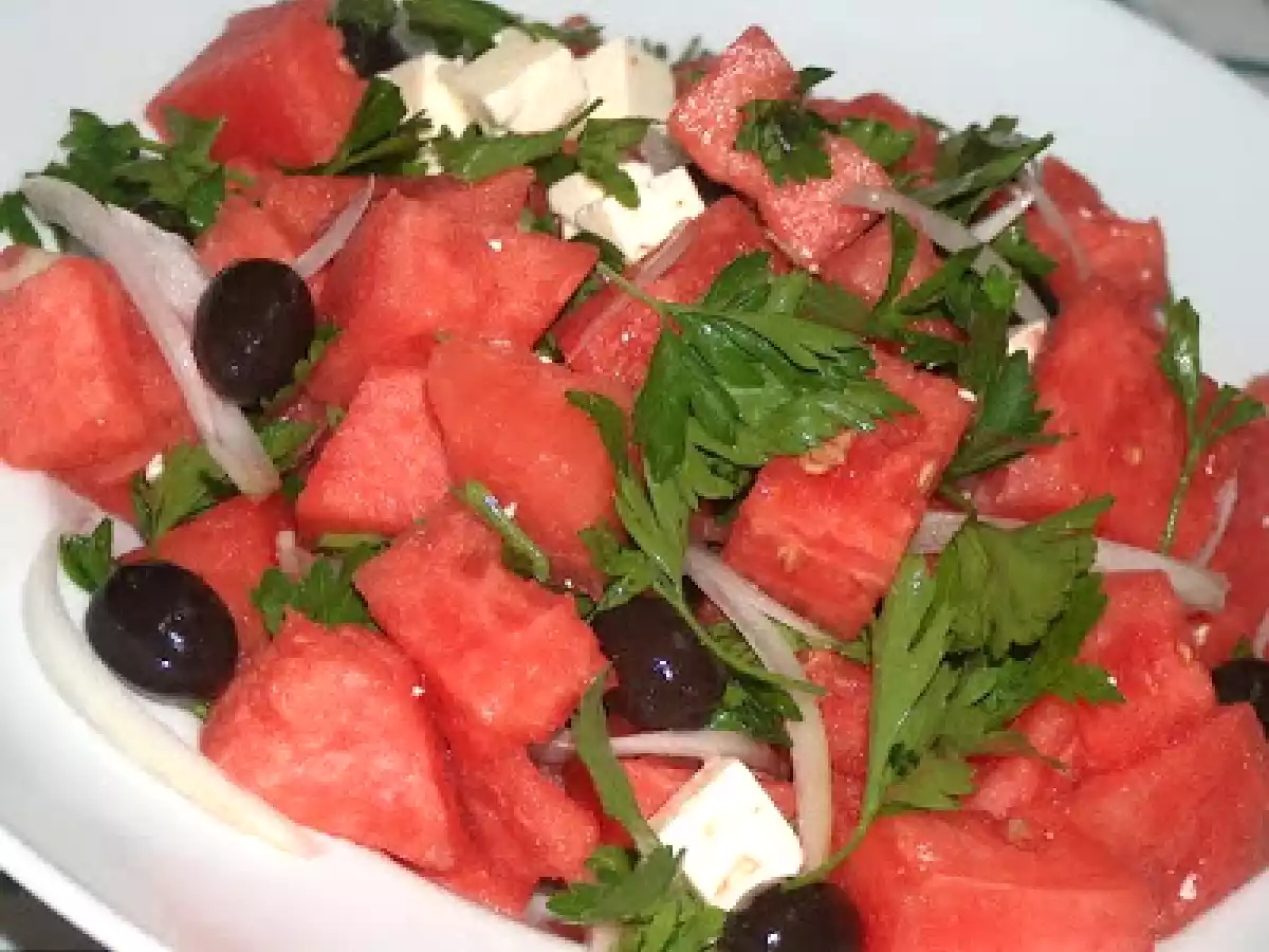 SALADA DE MELANCIA, FETA E AZEITONAS PRETAS