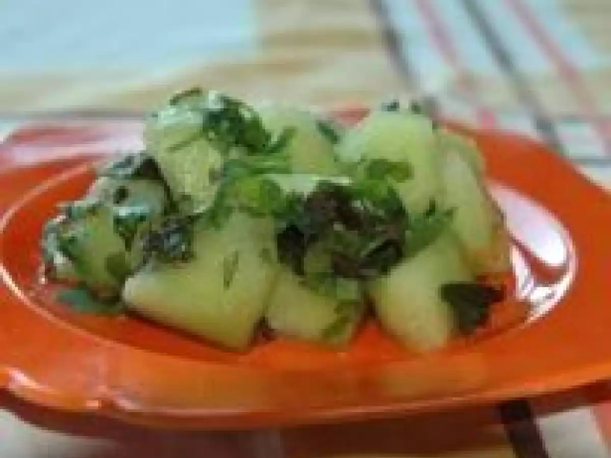 Salada de melão com hortelã e coentro