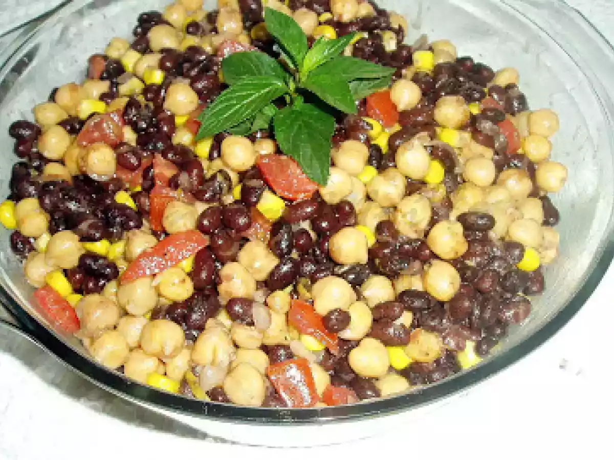 Salada de milho e feijão preto com vinagrete de limão