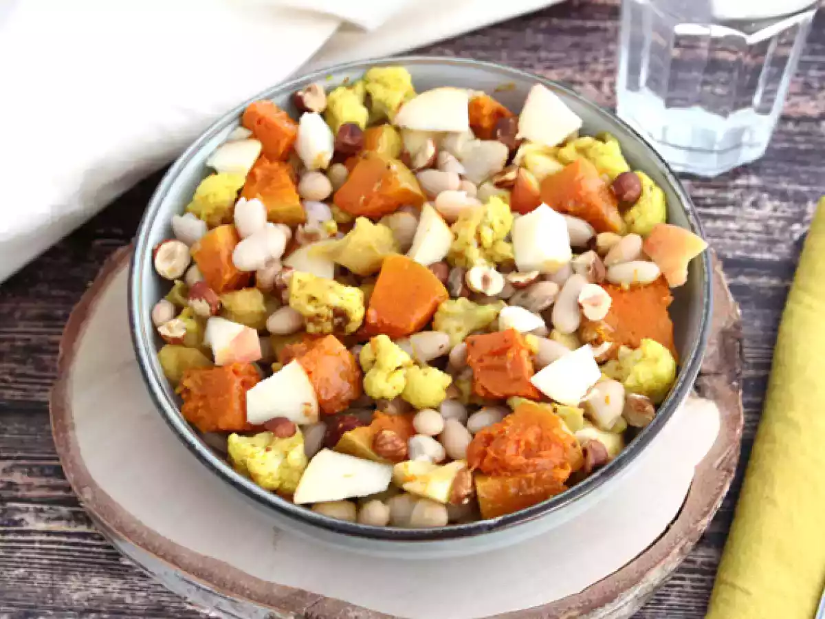 Salada de outono: feijão branco, abóbora, couve flor, maçã e nozes. - foto 3