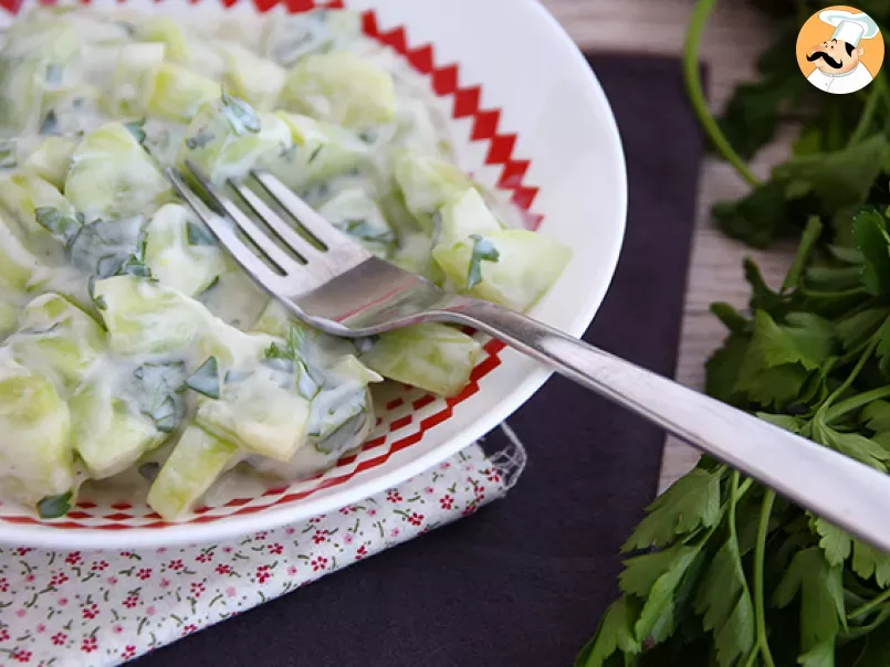 Salada de pepino com molho de iogurte - foto 2