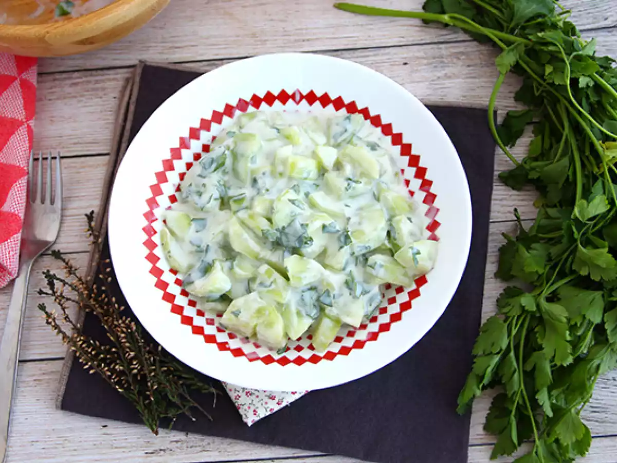 Salada de pepino com molho de iogurte - foto 3