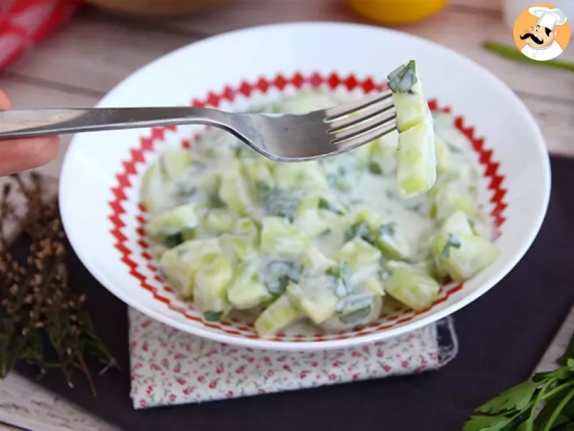 Salada de pepino com molho de iogurte - foto 4