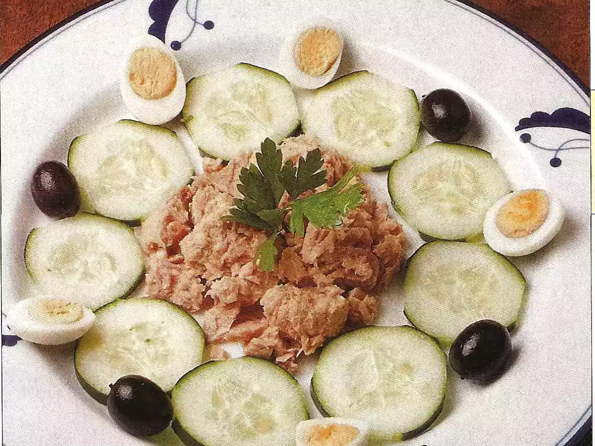Salada de pepino e atum