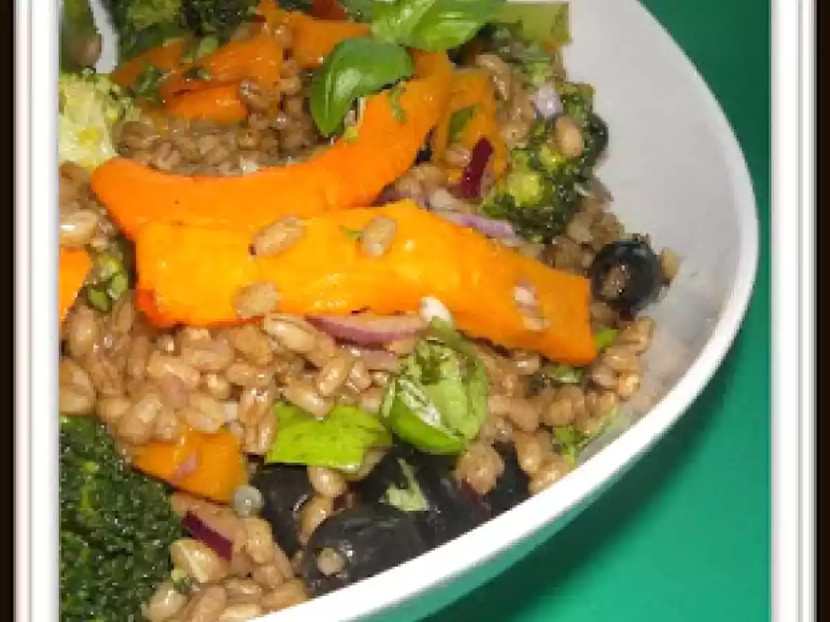 Salada de pérola cevada com molho vinagrete