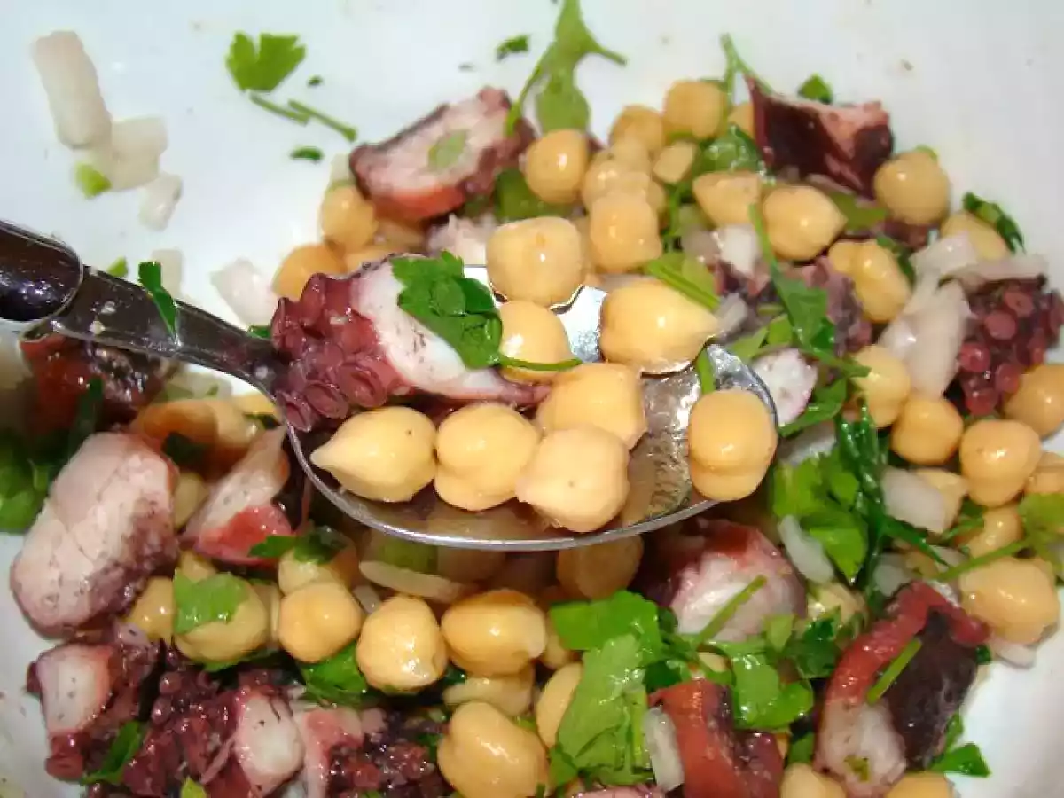 Salada de Polvo com Grão de Bico - foto 4