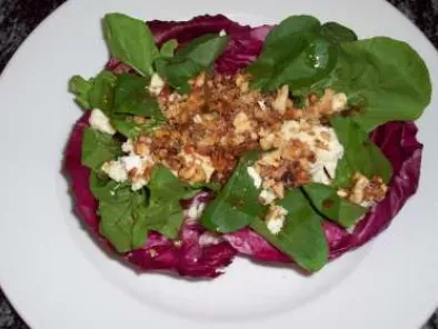 salada de radichio com gorgonzola e nozes carameladas