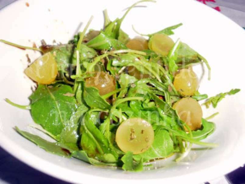 Salada de rúcula e uvas brancas, foto 3