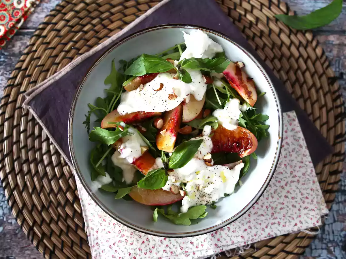 Salada de rúcula, queijo e pêssego assado - foto 2