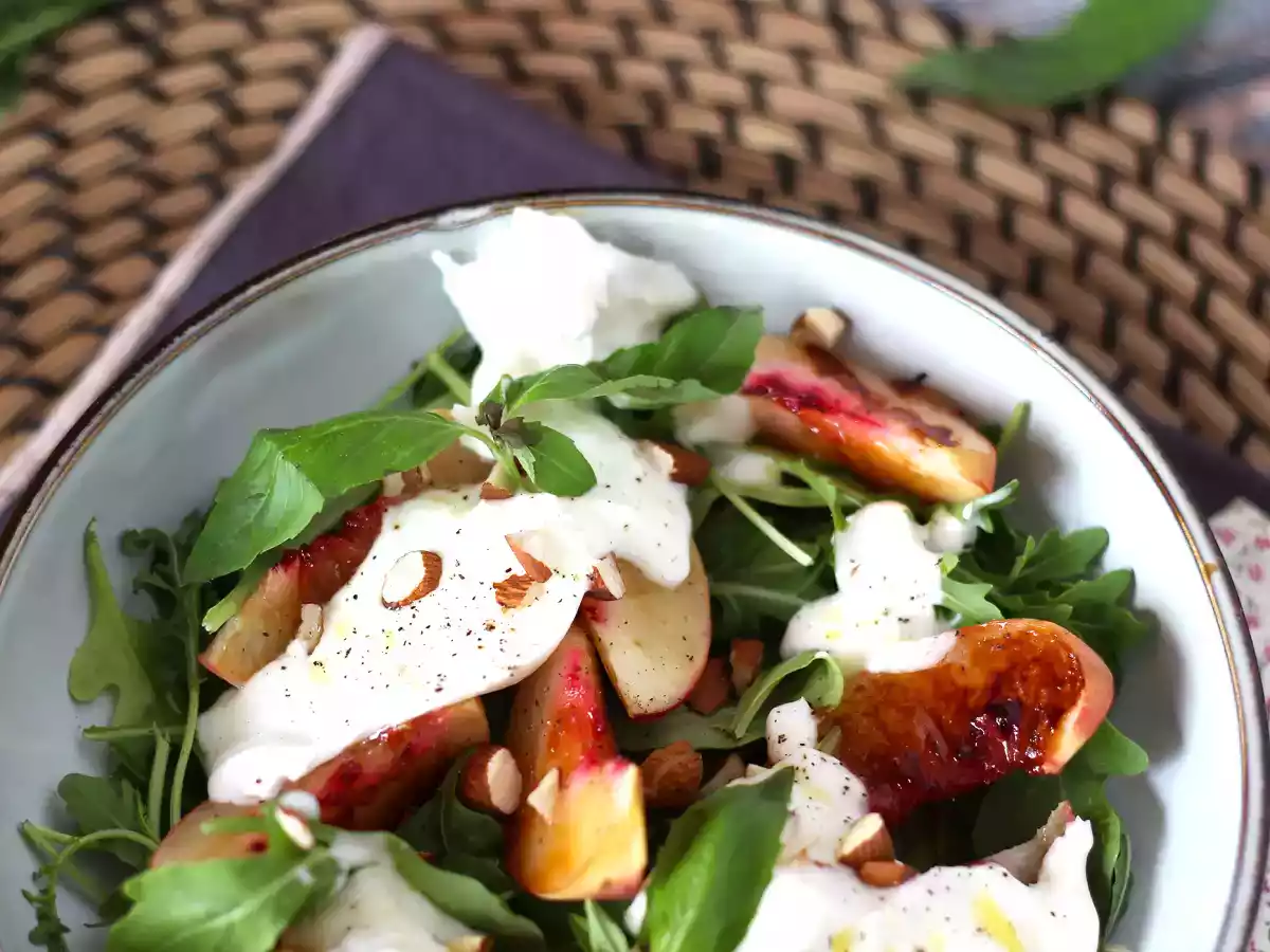 Salada de rúcula, queijo e pêssego assado - foto 4
