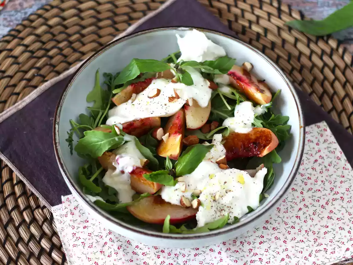 Salada de rúcula, queijo e pêssego assado - foto 5