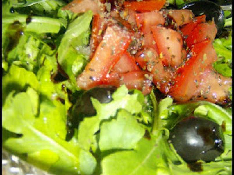 Salada de rúcula selvagem com vinagre balsâmico, foto 1
