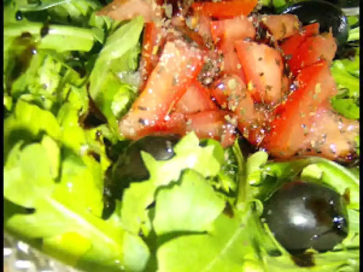 Salada de rúcula selvagem com vinagre balsâmico