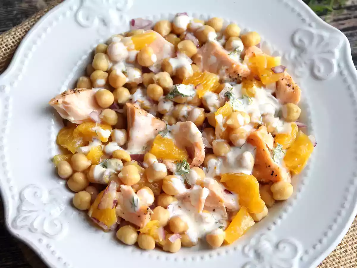 Salada de salmão, grão de bico e laranja - foto 4