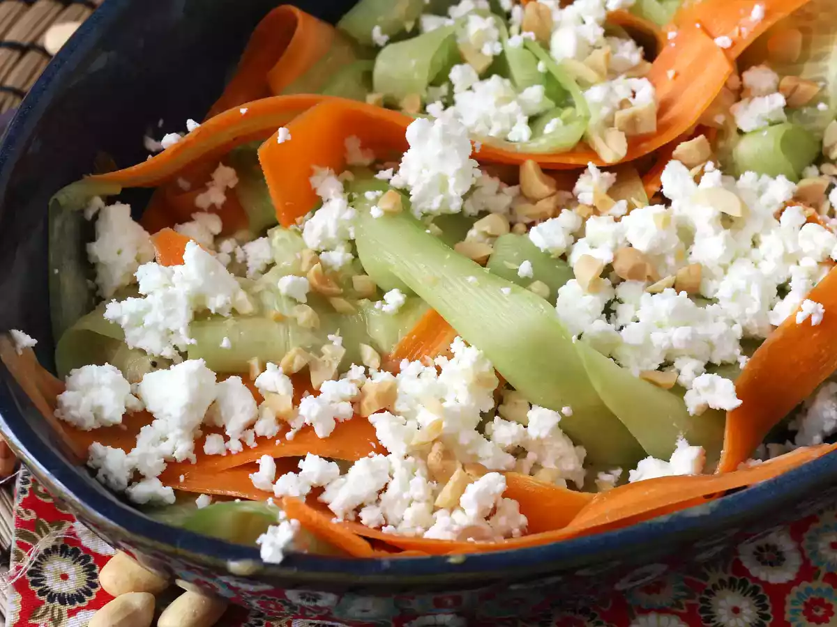 Salada de tagliatelle de legumes com molho de amendoim - foto 4