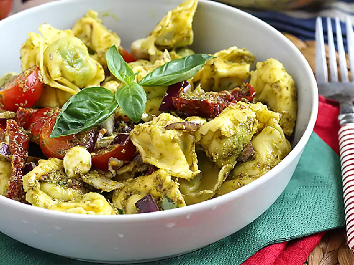 Salada de tortellini e pesto - foto 2