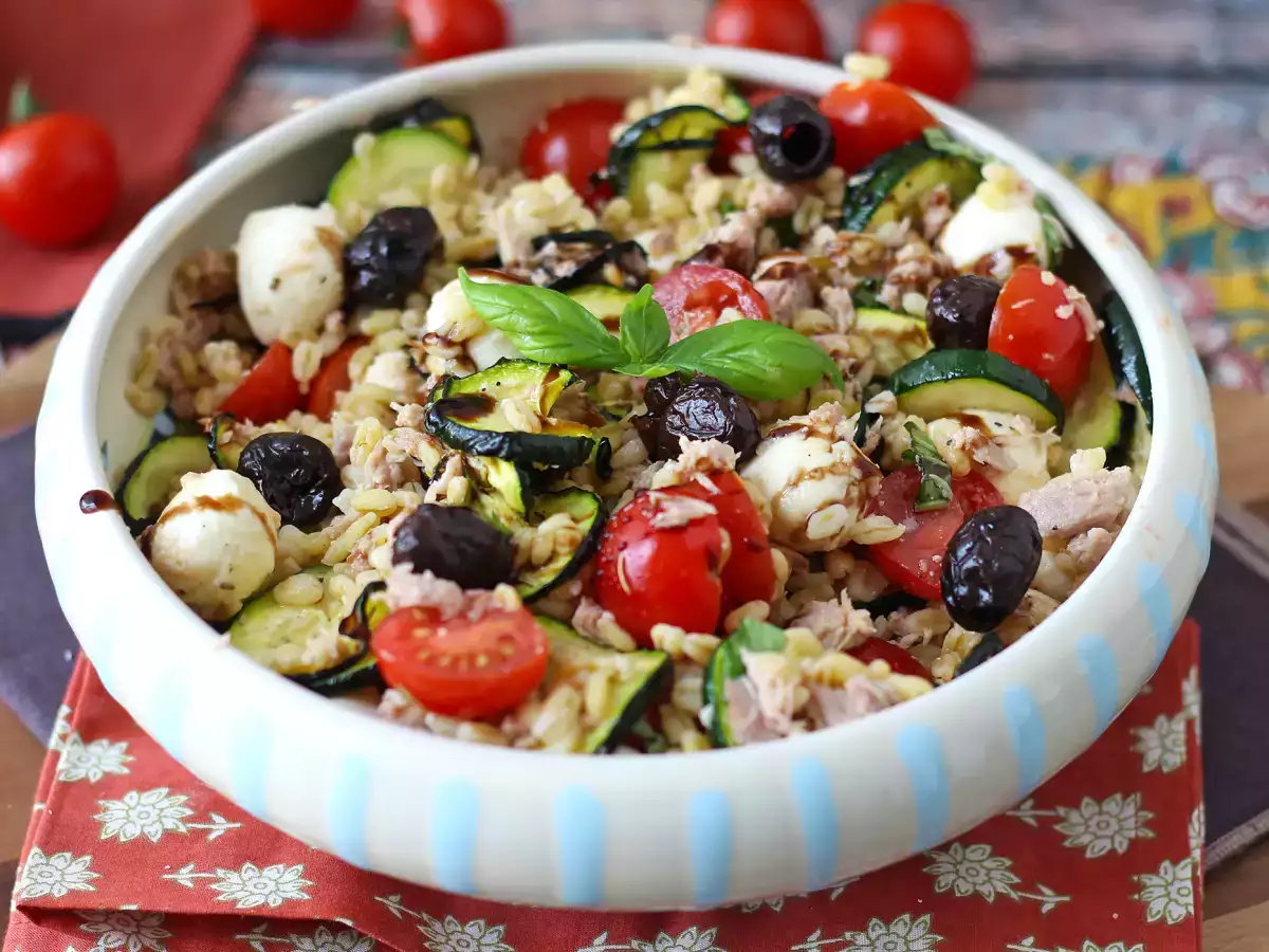 Salada de trigo em grãos com atum e mussarela - foto 2