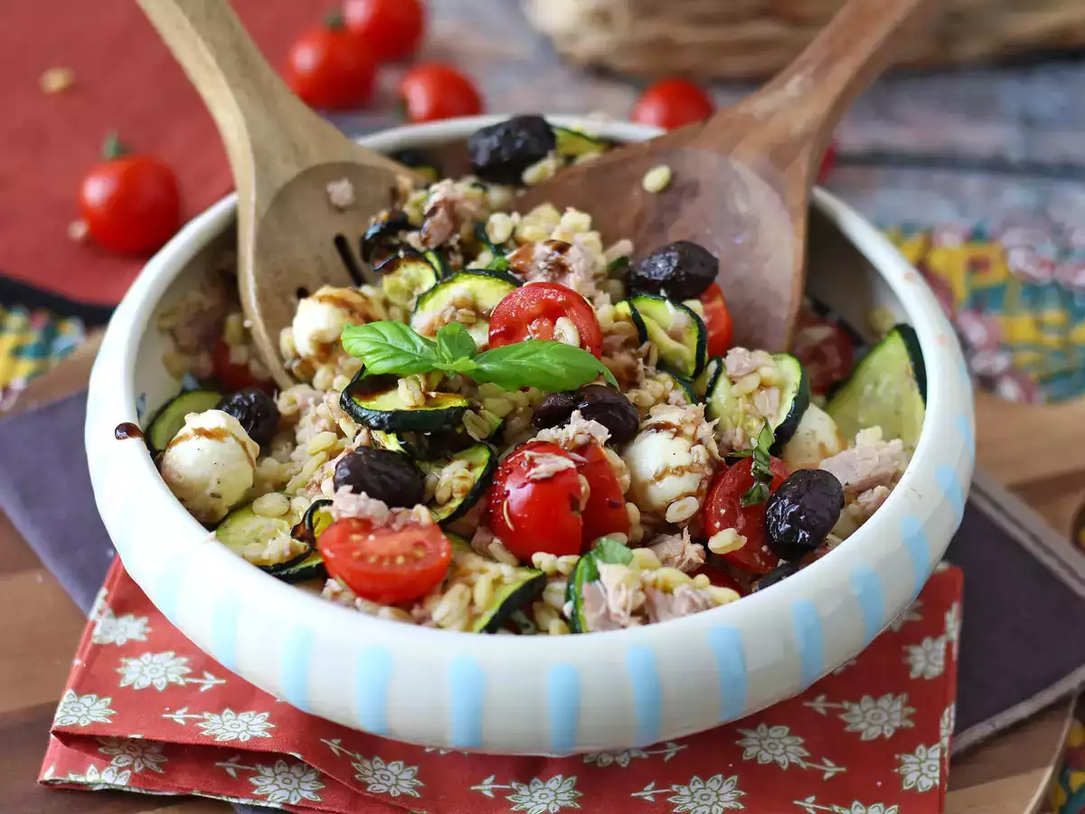 Salada de trigo em grãos com atum e mussarela - foto 6