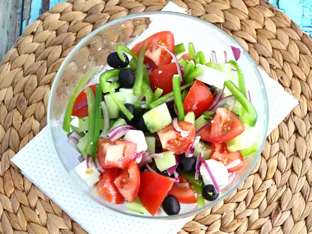 Salada grega (ou Horiatiki Salata) - foto 2