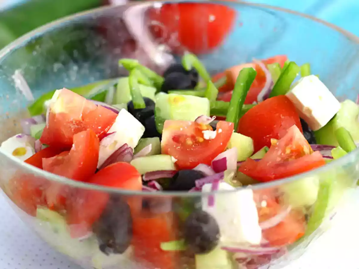 Salada grega (ou Horiatiki Salata) - foto 3