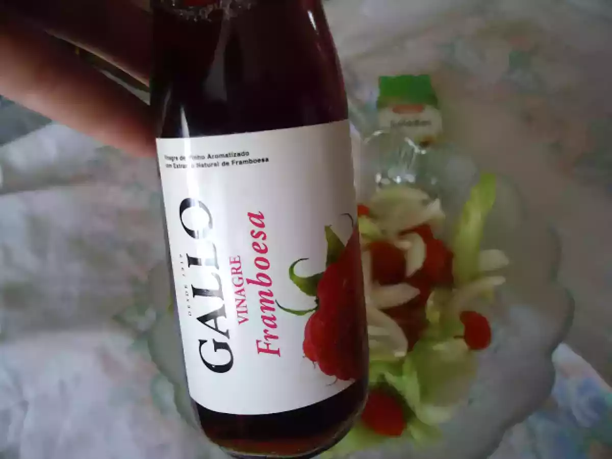 Salada iceberg e tomate cereja temperada com especiarias e vinagre de framboesa - foto 2