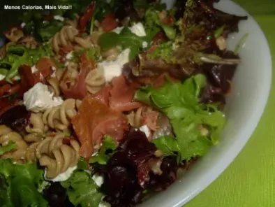 Salada Mediterrânica com Fusilli, Presunto e Requeijão