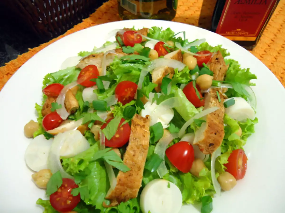 Salada Mista com Filé de Peito de Frango Grelhado - foto 2