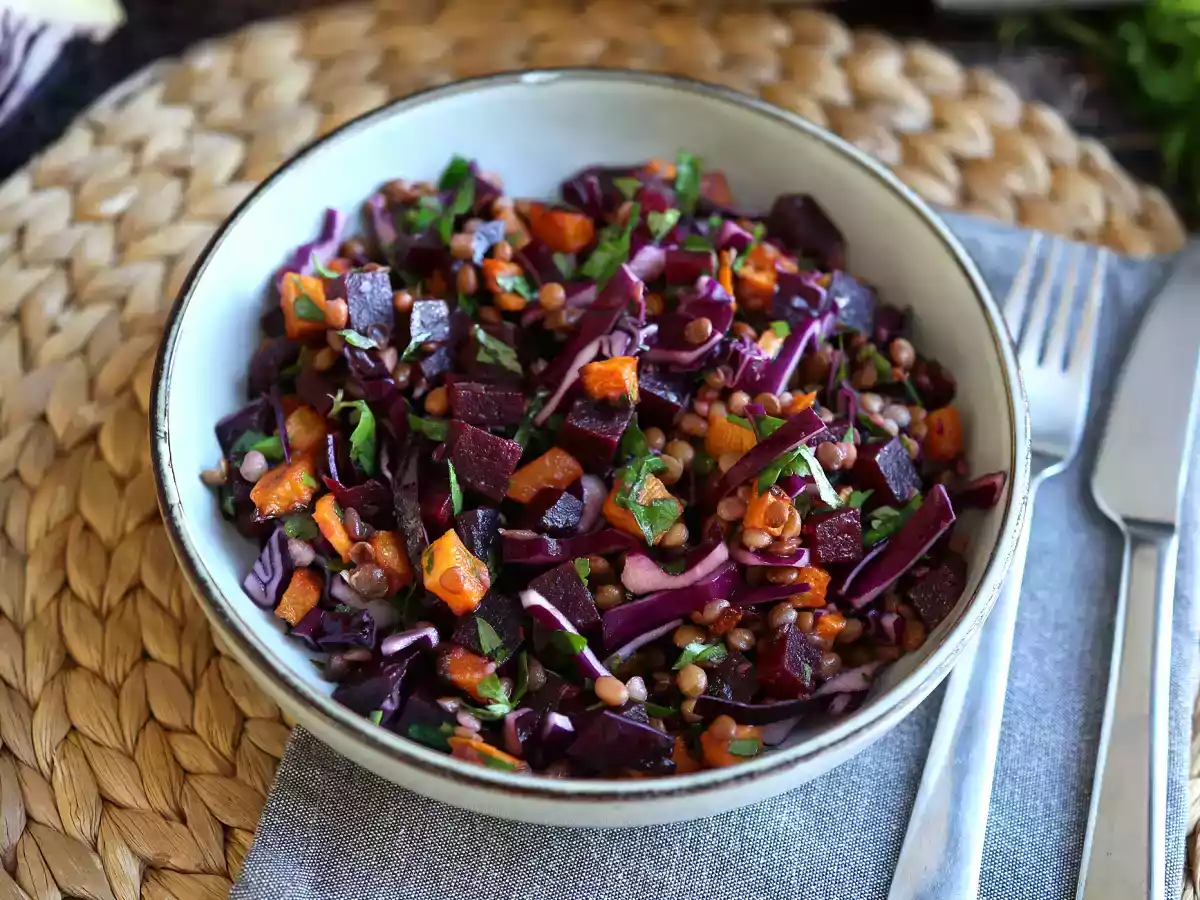 Salada mista de lentilhas, abóbora, beterraba e couve (fonte de nutrientes) - foto 2