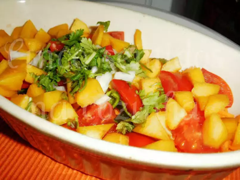 Salada Outonal de pessêgo e tomate aromatizada com coentros - foto 4