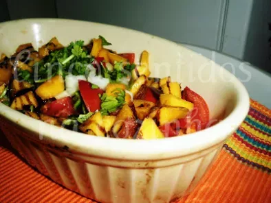 Salada Outonal de pessêgo e tomate aromatizada com coentros - foto 3