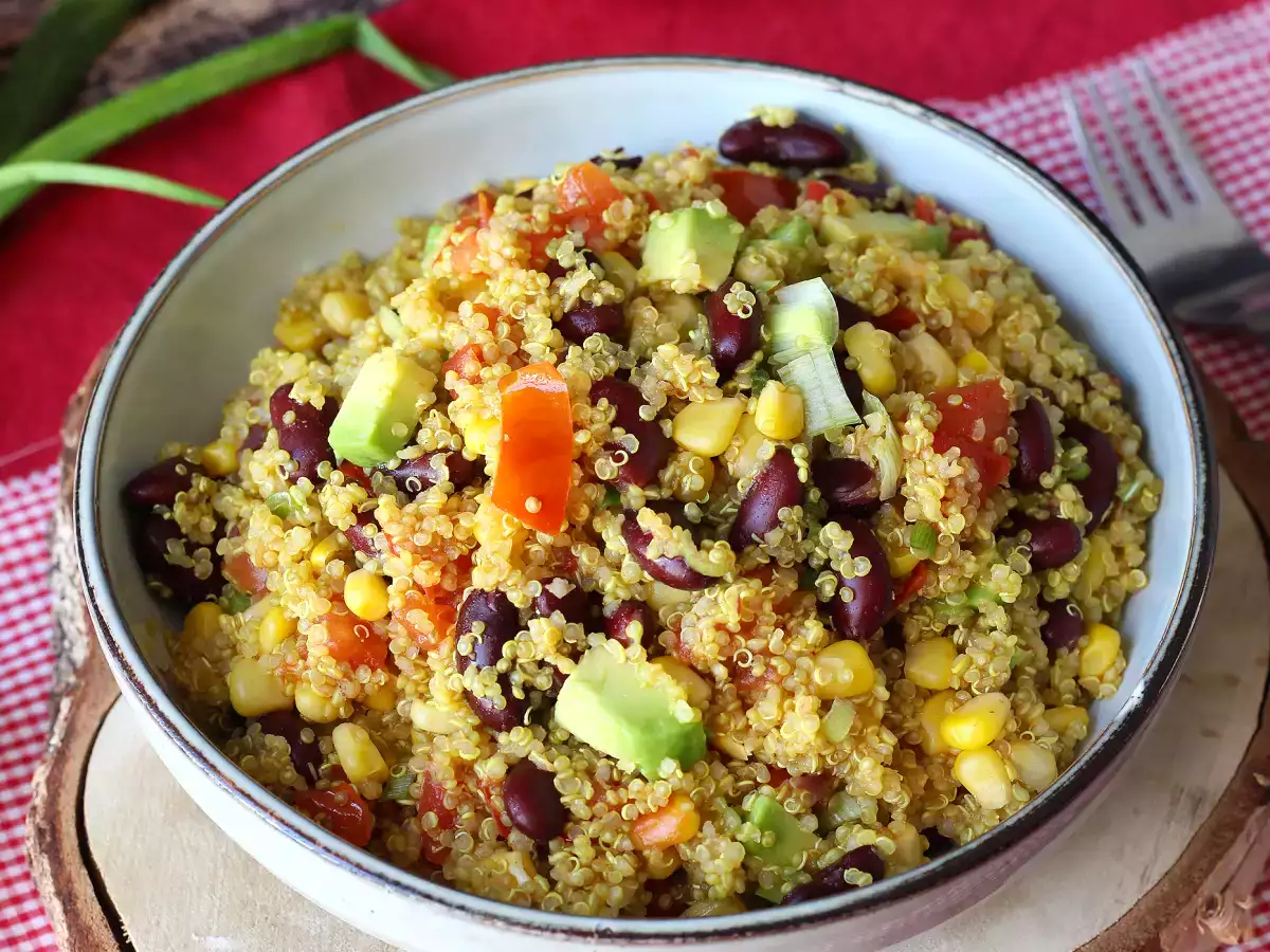 Salada proteica de quinoa com feijão vermelho e milho - foto 2