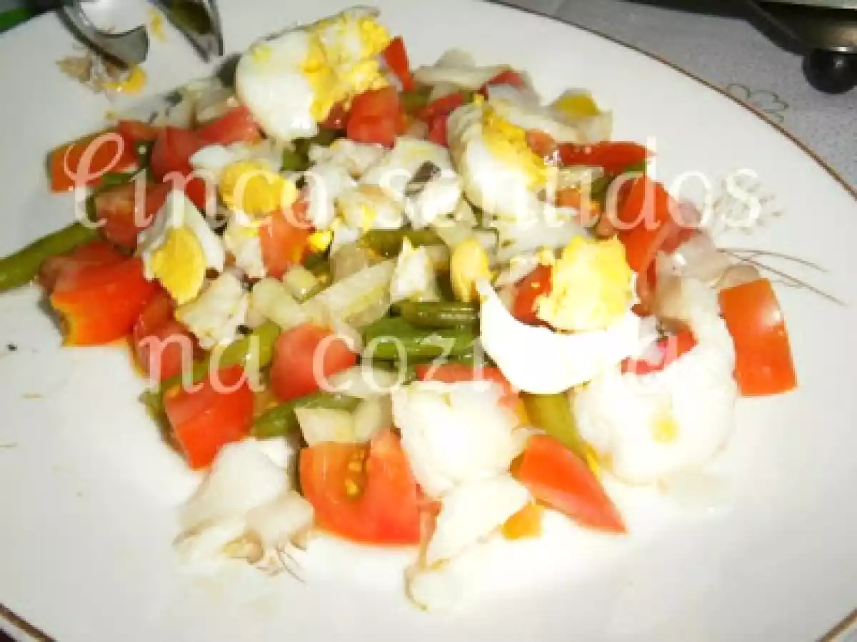 Salada quente de bacalhau com feijão verde e tomate - foto 2