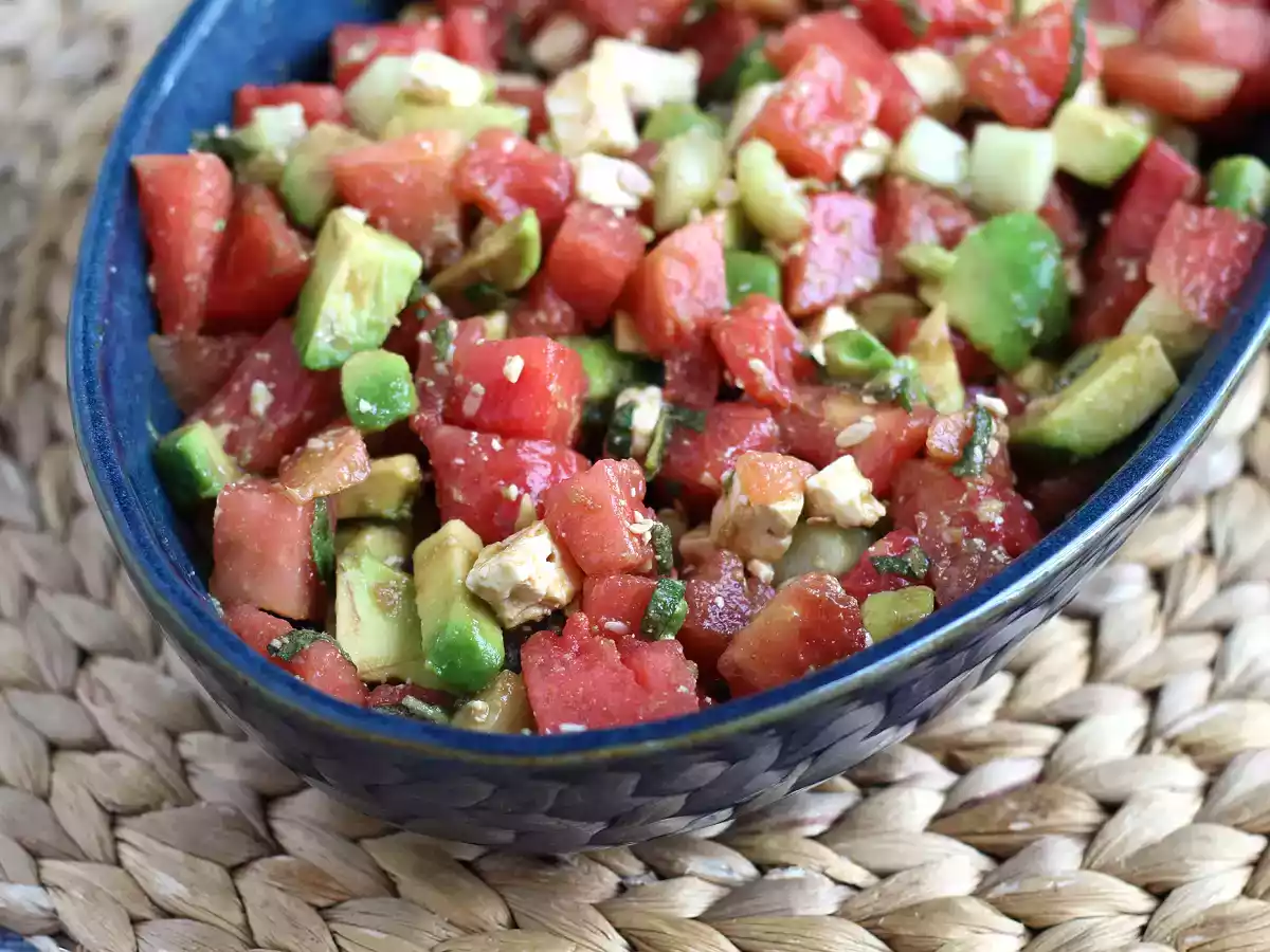 Salada refrescante de melancia, feta, abacate e pepino (Kate Middleton) - foto 2